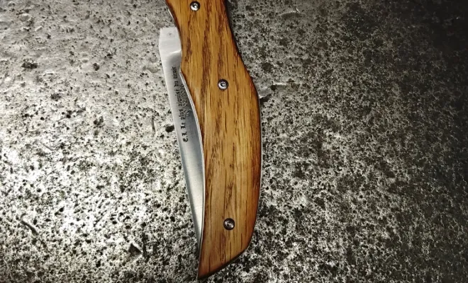 Étienne, collectionneur passionné, est passé de l’autre côté du miroir, Vielverge, O Feu Forgé