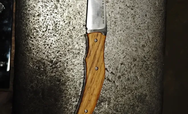 Étienne, collectionneur passionné, est passé de l’autre côté du miroir, Vielverge, O Feu Forgé