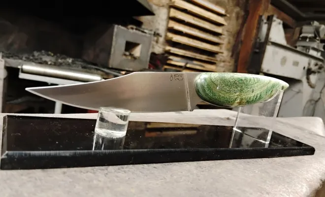 Laurent crée son couteau unique chez O Feu Forgé, Vielverge, O Feu Forgé