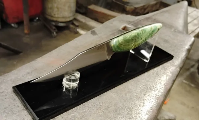 Laurent crée son couteau unique chez O Feu Forgé, Vielverge, O Feu Forgé