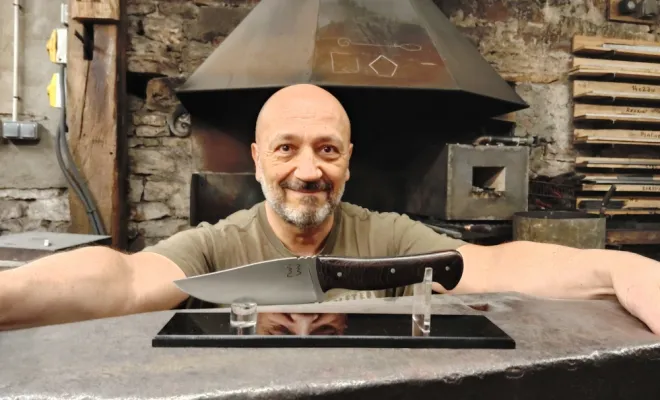 Christophe a réalisé son couteau utilitaire sur une journée, Vielverge, O Feu Forgé