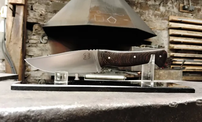 Christophe a réalisé son couteau utilitaire sur une journée, Vielverge, O Feu Forgé