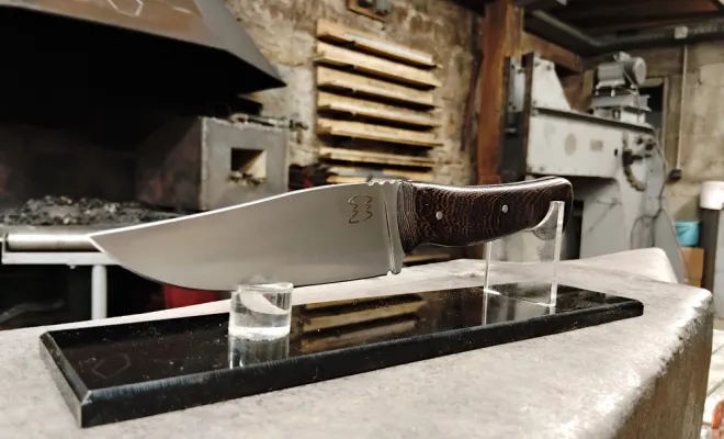 Christophe a réalisé son couteau utilitaire sur une journée, Vielverge, O Feu Forgé