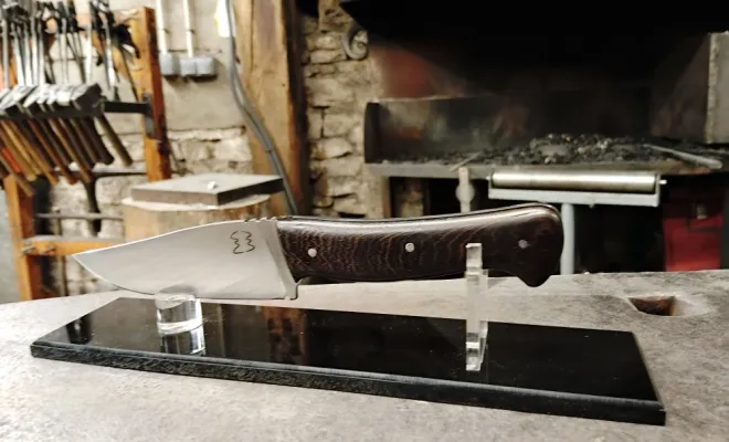 Christophe a réalisé son couteau utilitaire sur une journée, Vielverge, O Feu Forgé