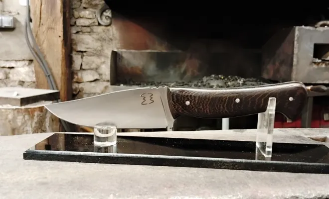 Christophe a réalisé son couteau utilitaire sur une journée, Vielverge, O Feu Forgé