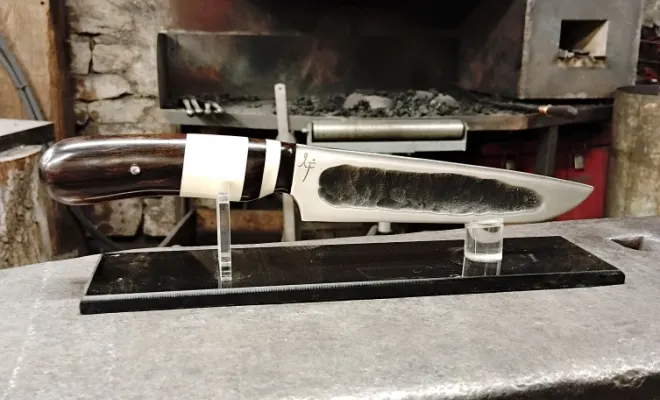 Laurent a découvert les Yakut en visitant mon site… et il a voulu le sien, Vielverge, O Feu Forgé