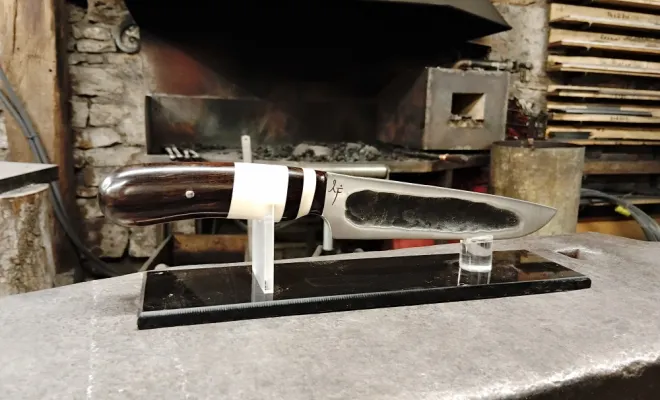 Laurent a découvert les Yakut en visitant mon site… et il a voulu le sien, Vielverge, O Feu Forgé