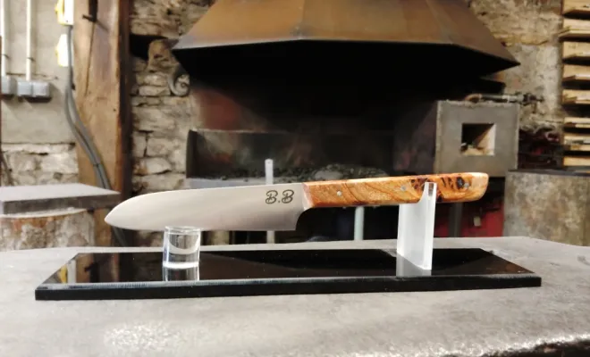 Bertrand est revenu à l’atelier, Vielverge, O Feu Forgé