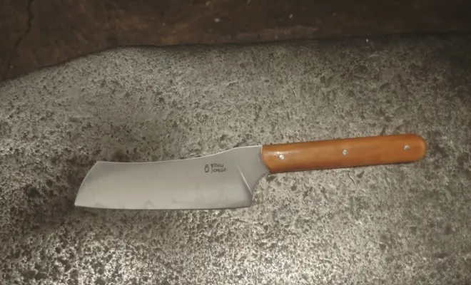 Stage de coutellerie : Maxime fabrique son premier couteau, Vielverge, O Feu Forgé