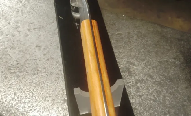 Stage de coutellerie : Maxime fabrique son premier couteau, Vielverge, O Feu Forgé