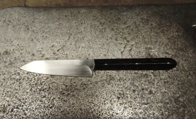 Stage coutellerie : Bertrand découvre comment fabriquer son couteau artisanal, Vielverge, O Feu Forgé