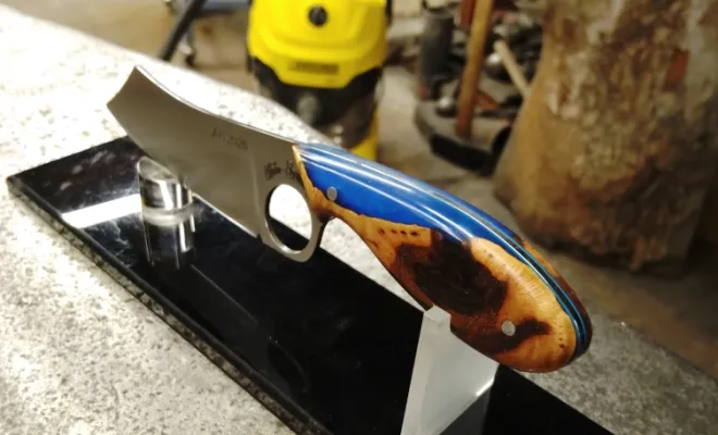 Stage de coutellerie : fabriquer son couteau en stock removal, Vielverge, O Feu Forgé