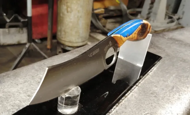 Stage de coutellerie : fabriquer son couteau en stock removal, Vielverge, O Feu Forgé