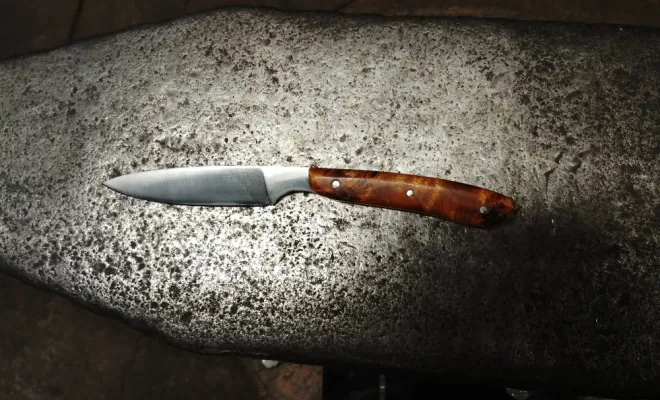 Stage de coutellerie : Nicolas fabrique son couteau de table, Vielverge, O Feu Forgé