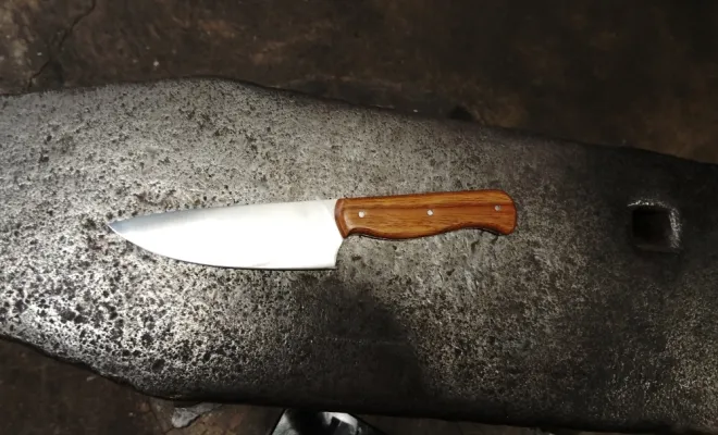 Stage coutellerie : Jean-François fabrique son couteau artisanal, Vielverge, O Feu Forgé