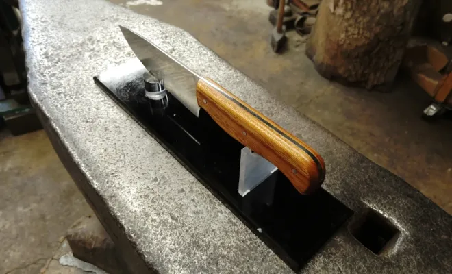 Stage coutellerie : Jean-François fabrique son couteau artisanal, Vielverge, O Feu Forgé