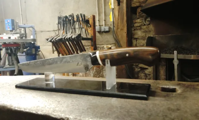 Couteau forgé, Vielverge, O Feu Forgé