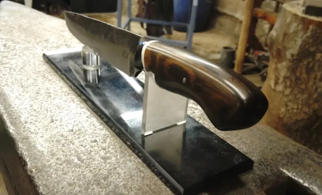 Couteau forgé, Vielverge, O Feu Forgé