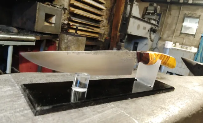 Stage coutellerie : Guillaume forge son couteau de cuisine artisanal, Vielverge, O Feu Forgé