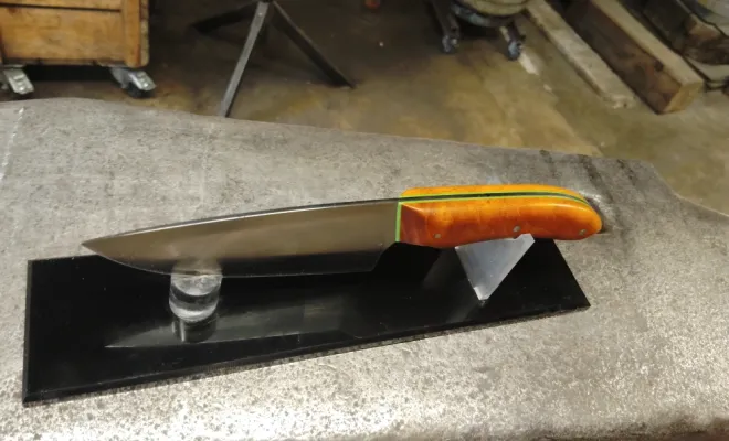 Stage coutellerie : Antoine, une rencontre inattendue avec la matière, Vielverge, O Feu Forgé