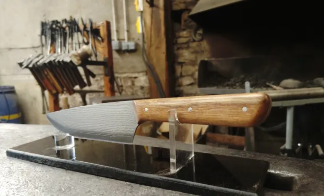 Stage de coutellerie : fabriquer son couteau de cuisine en San-mai, Vielverge, O Feu Forgé