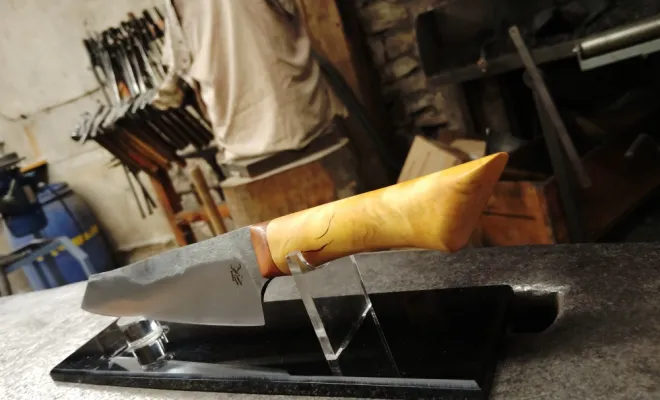 Couteau de cuisine forgé artisanal – Fabien, Vielverge, O Feu Forgé
