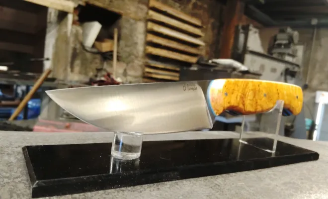 Stage de coutellerie en Bourgogne : Cyril forge son propre couteau artisanal, Vielverge, O Feu Forgé