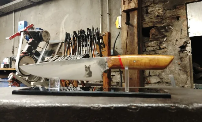 Denis : un couteau de cuisine forgé pour le quotidien, Vielverge, O Feu Forgé