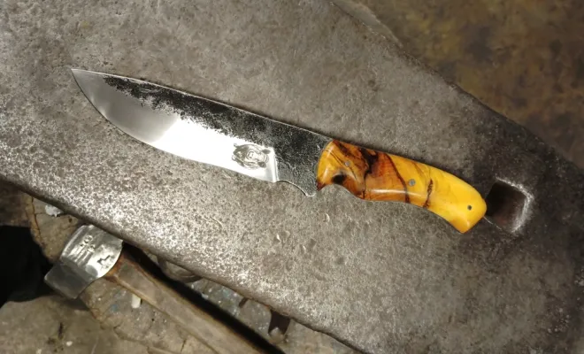 Jérôme, de spectateur à créateur de son propre couteau, Vielverge, O Feu Forgé