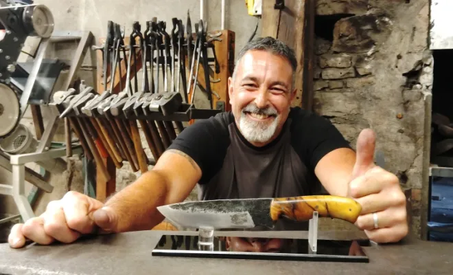 Jérôme, de spectateur à créateur de son propre couteau, Vielverge, O Feu Forgé