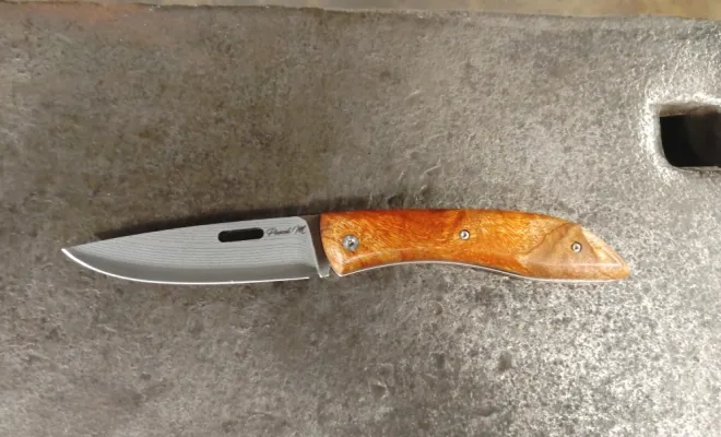 Pascal : fabriquer son propre couteau pliant Tochou à l’atelier, Vielverge, O Feu Forgé