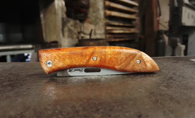 Pascal : fabriquer son propre couteau pliant Tochou à l’atelier, Vielverge, O Feu Forgé