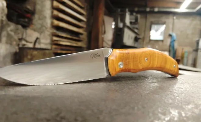 Éric : deux jours à l’atelier pour fabriquer son couteau pliant Victorus, Vielverge, O Feu Forgé
