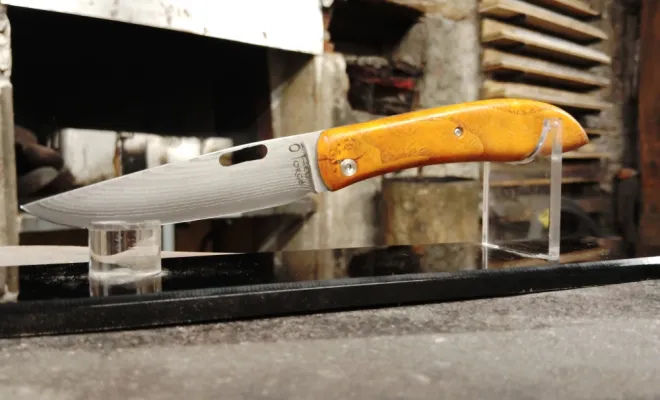 François : un collectionneur fabrique son premier couteau pliant Tochou, Vielverge, O Feu Forgé