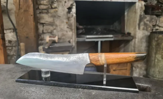 Jean-François : une carte cadeau pour forger son couteau de cuisine artisana, Vielverge, O Feu Forgé