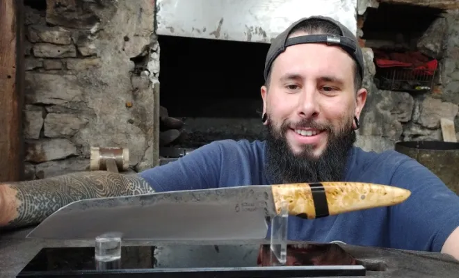 Martin : forger son couteau de cuisine artisanal pour retrouver le plaisir de couper, Vielverge, O Feu Forgé